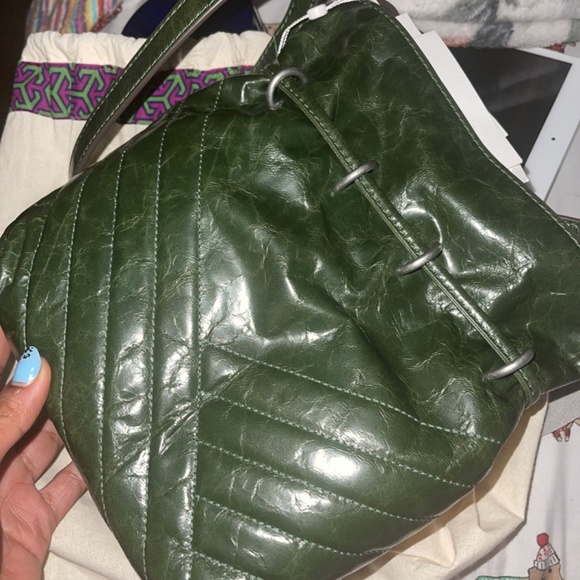 Tory Burch Kira bucket bag - Picture 3 of 5